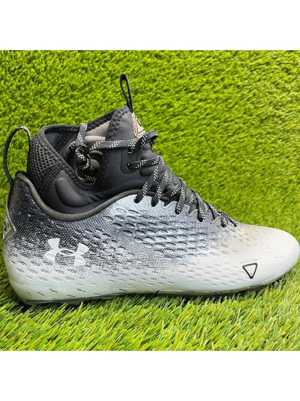 Under Armour Spotlight Lux MC 2.0 Mens Size 10.5 Black White Football Cleats